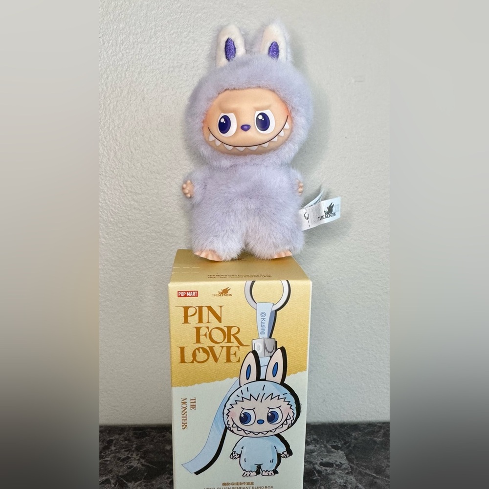 Pop Mart Pin For Love Labubu E BNIB